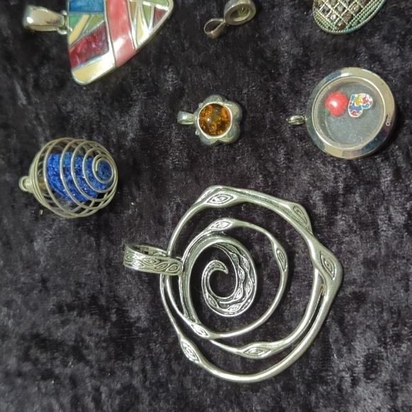 Unbranded Lot of Necklace Pendants - Mixed Media - Picture 2 of 6